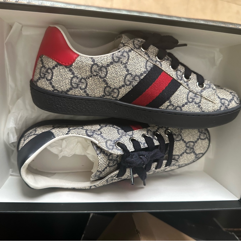 Gucci Ace GG Supreme Sneakers For Kids 433139  Size 31 Authentic gently used